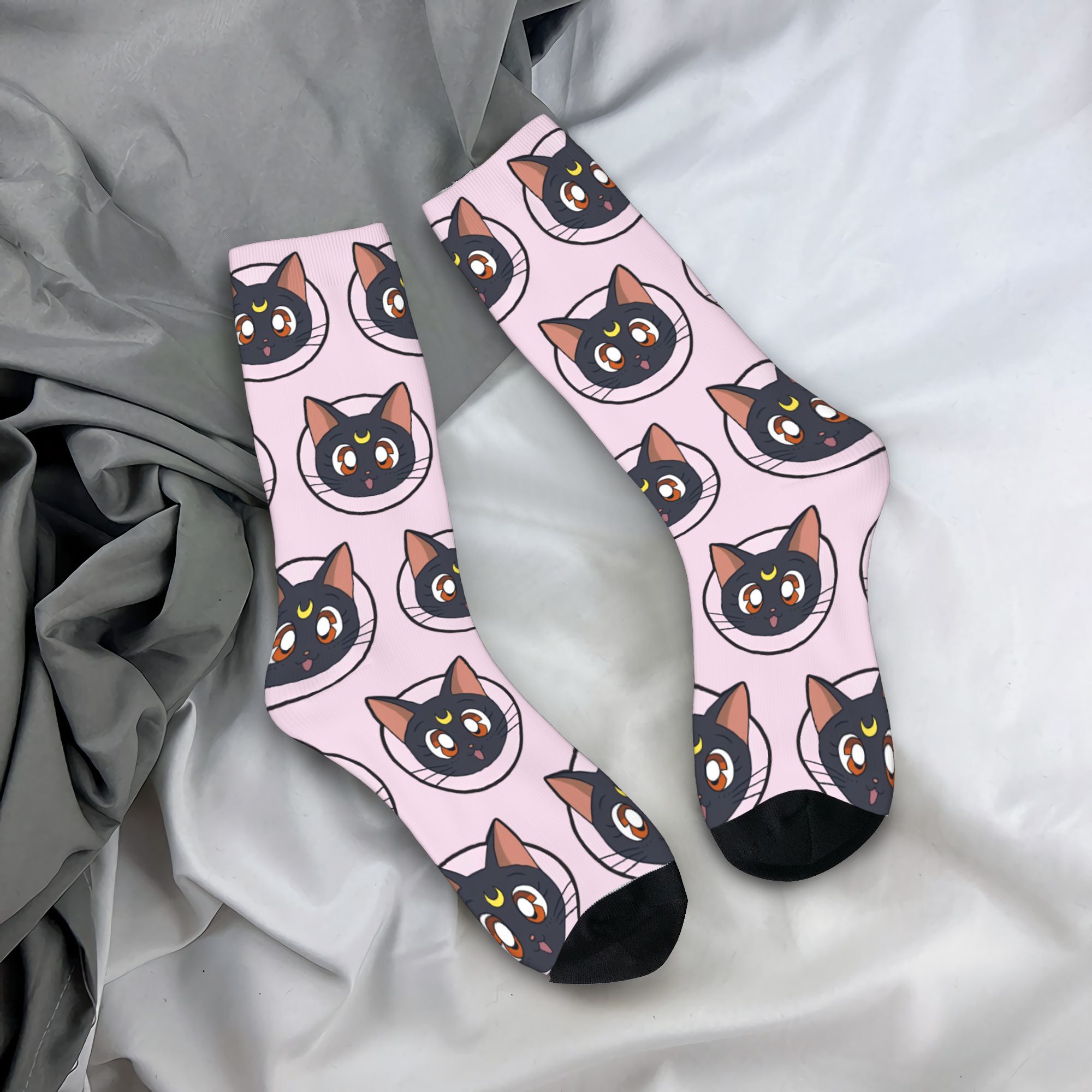 Trendy Unisex Crew Socks Sailo - Anime Merchandise Dress recension och pris